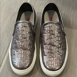 Juicy Couture Silver pewter Flats Slip-Ons